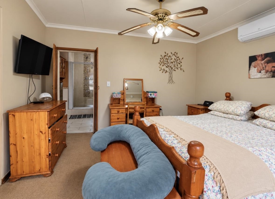 4 Bedroom Property for Sale in Pellissier Free State